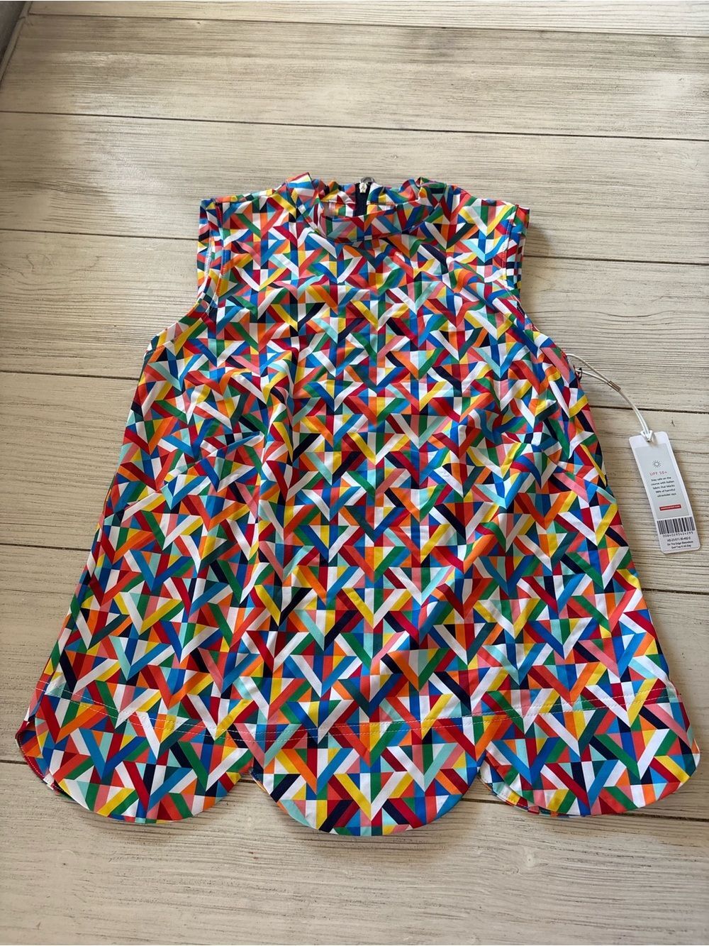 Kinona “On the Edge” Multicolor Geometric Sleeveless Golf Top with Scalloped Hem - Picture 2 of 10